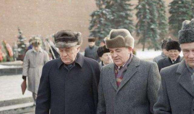 『日军』如果戈尔巴乔夫听了霍梅尼的话，那么苏联就不可能解体了