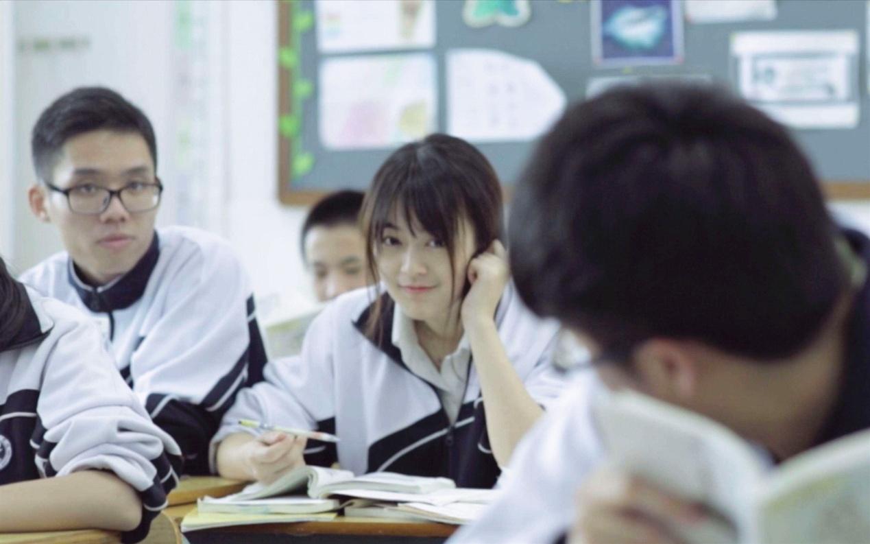 早恋|高中学霸写“情书”，老师看完直言被感动，学渣同桌：看不懂