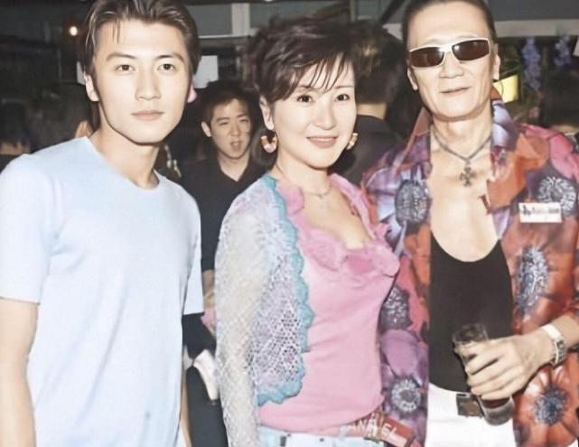 谢霆锋|出道20多年，基本是素颜，很少化妆上镜，不是天生丽质谁敢如此？