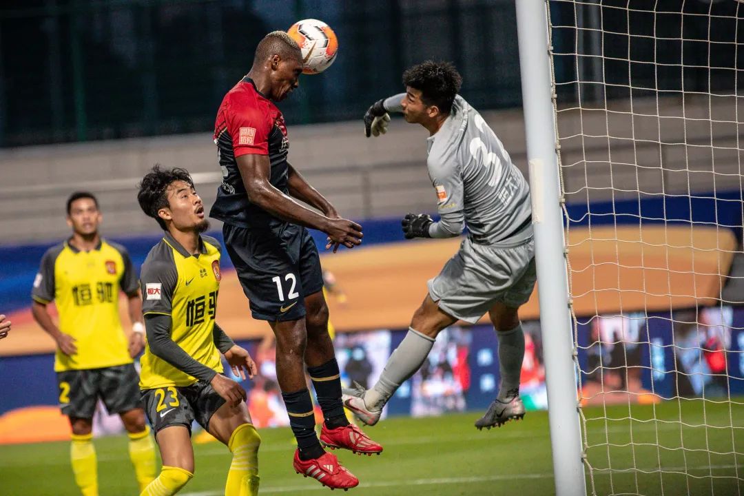 广州恒大|一场3-1验出恒大真核，登场后立刻稳定局面，成功化解深足攻势