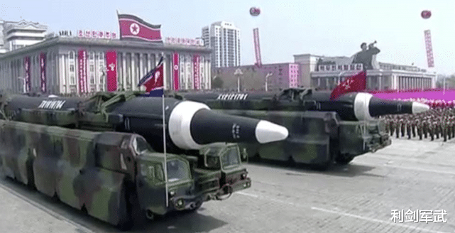 洲际导弹|全球最大洲际导弹亮相，体型比东风41还要大，朝鲜这次震撼全球