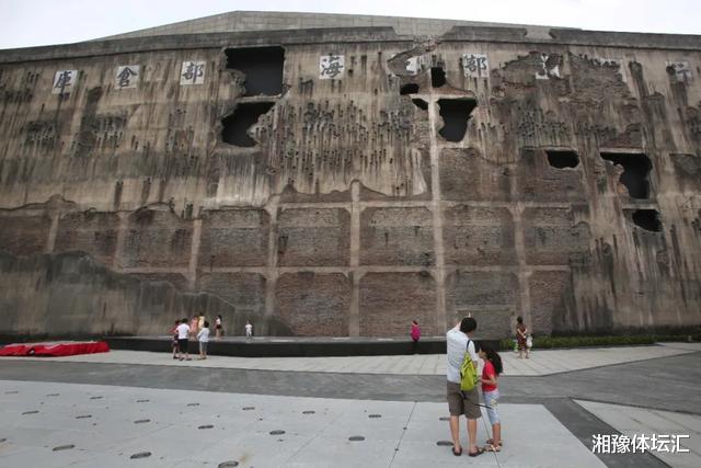 八佰|《八佰》开了个坏头