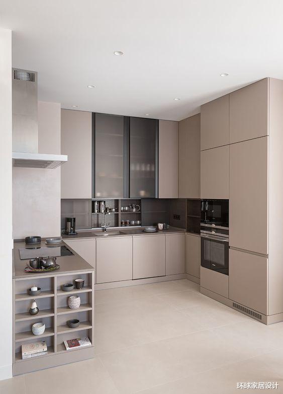 |厨房可以装个U型橱柜，两边对角分别装玻璃隔断，小户型也大气！