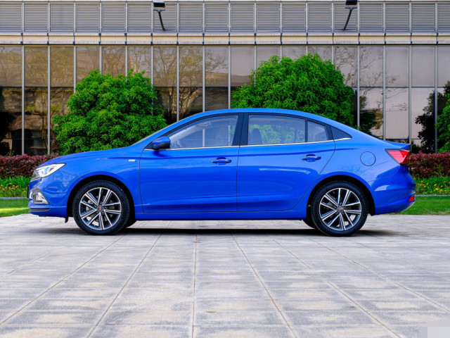 荣威i5|荣威I5卖出“清仓价”，4万多就拿下，油耗5.5L，这车比帝豪香