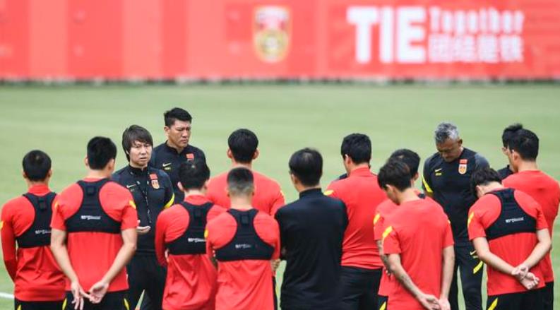 国足：水落石出！国足全封闭战上港真因曝光，李铁原来在下一盘大棋