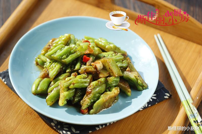 「苦瓜」夏天,这菜要多吃,清热解暑,才2元钱1斤,每周吃3次还降脂减肥