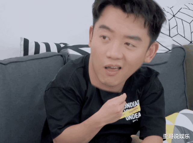 郑恺|郑恺去王祖蓝家看《跑男》，吐槽其一个“缺点”，却让李亚男很甜