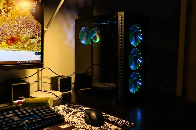 散热器|电脑温度下来了！我亲自动手体验鑫谷冰焰V5高性能导热硅脂