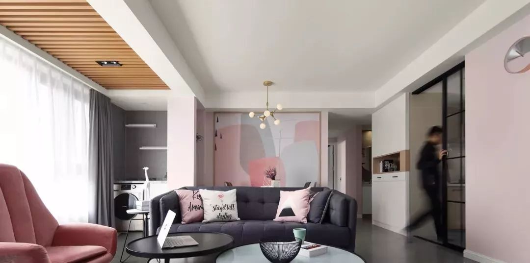 「」现在流行不做吊顶了,这样做省钱又好看实用!太聪明了