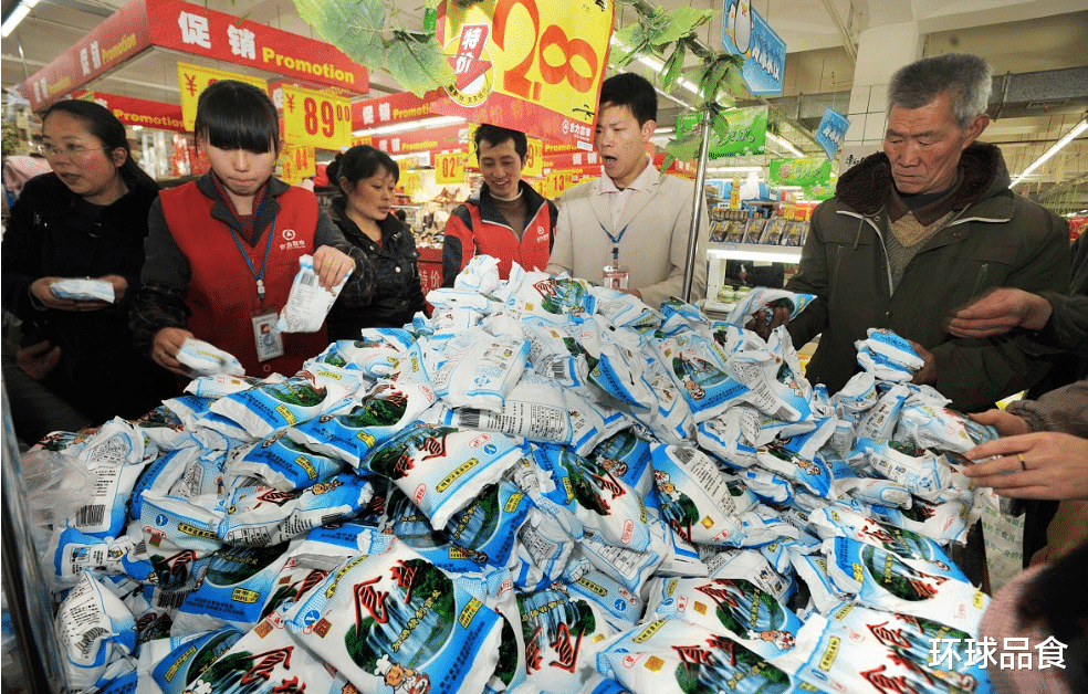 锅贴|买食盐时，无碘盐，加碘盐和低钠盐哪个好？区别很大，别再买错了