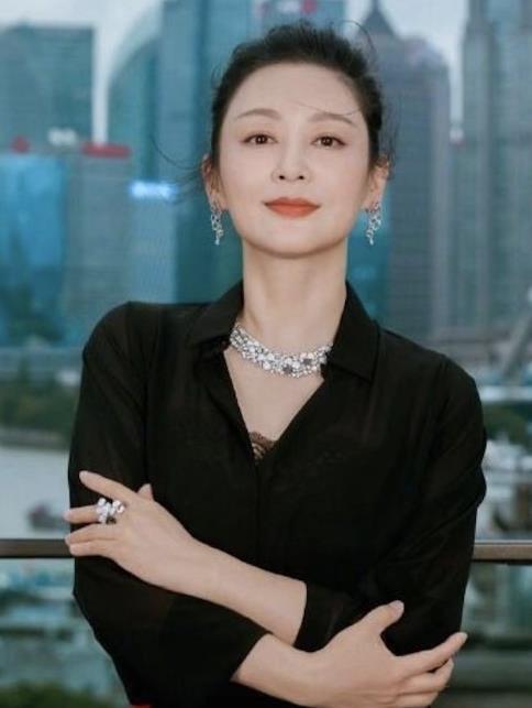 陈红|怀孕“逼宫”倪萍,“踢走”杨幂,强势“护犊子”的陈红有多辣