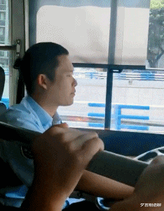 |“在女朋友包里翻到一把尺子，是用来量什么的？我有点慌？”哈哈哈！