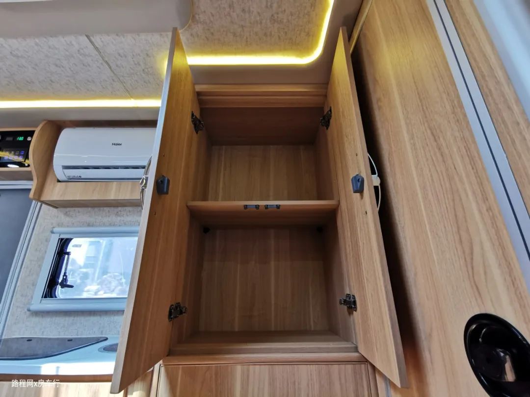 『荣威RX5』依维柯房车只要36.8万？还加赠600AH锂电和户外厨房？