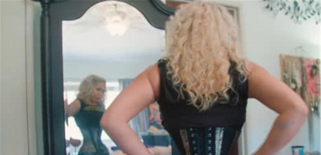 女孩 世界公认的“美女”国度,几乎都是小“腰精”,已成当地风景线