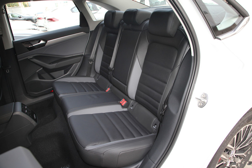 新车|又一德系卖“白菜价”!跌至9.41万,轴距2米7油耗5L,不买雅阁选它