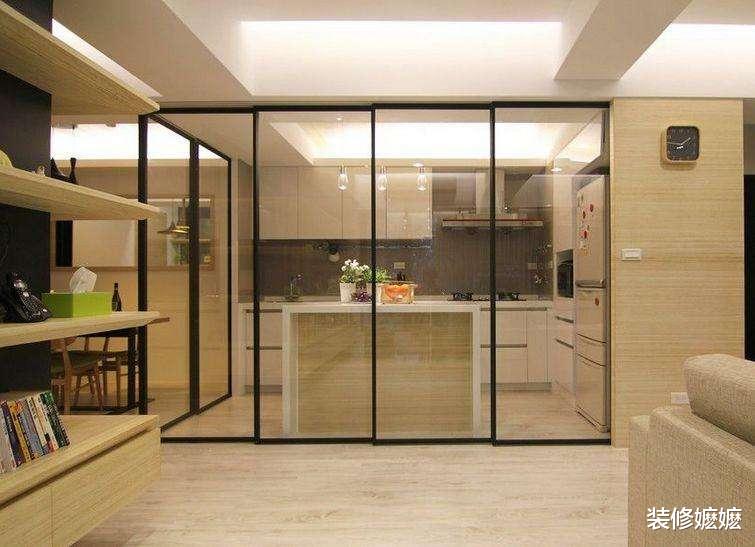 |头次见厨房不装推拉门装这种，不得不夸机智，老师傅看了都直点头
