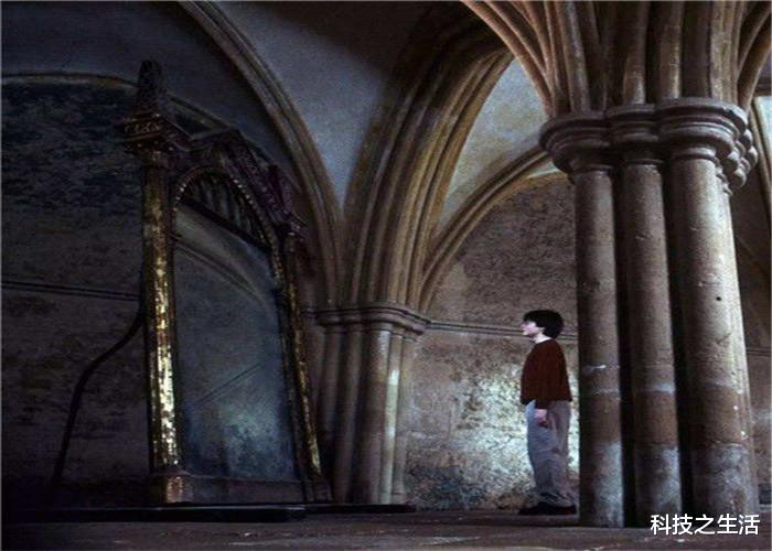 @现实生活中，可能真的有“魔镜”存在，法国这面镜子曾杀死38人！