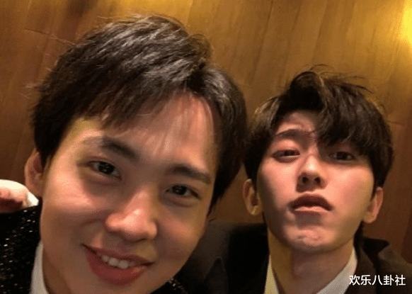 【蔡徐坤】蔡徐坤迅速融入跑男大家庭,晒全员春游合影,意外暴露他和谁最亲近