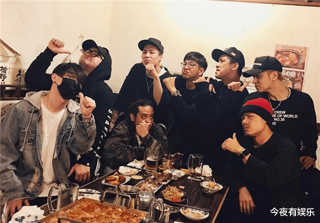 [罗志祥]罗志祥“兄弟团”成员遭曝光，清一色黑眼圈，网友调侃都是时间管理大师！