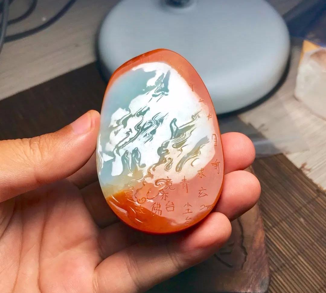 「」千元捡漏的大马坎原石，拿去给雕刻师设计一番后笑得合不拢嘴了！