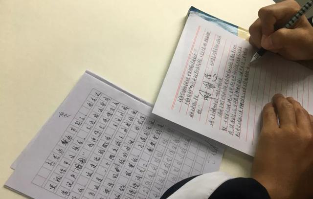 蒋朝明 那次老同学聚会，我带了一份最特别的礼物，看到后很多人泪光闪闪