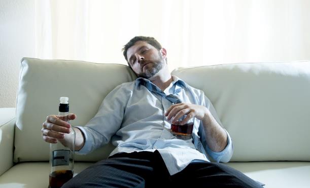 降压药|除了酒，两种水也是高尿酸的“祸根”，不想肾衰竭，快戒掉