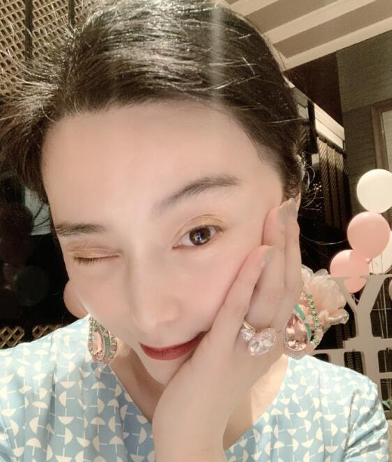 范冰冰|范冰冰强势回归，复出宣言豪气十足！主流媒体开始放她照片