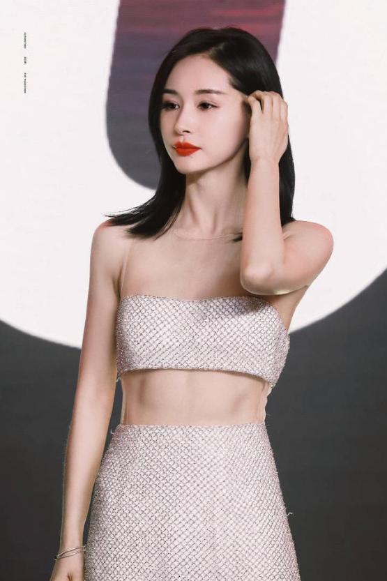 『王子文』33岁王子文身材太逆天了！腰围仅58cm，高难度瑜伽让网友惊呼!