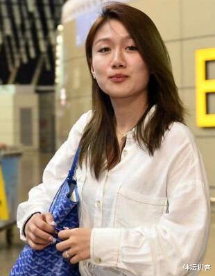 武磊@为武磊妻子点赞！确诊后共患难，带病拍视频，白岩松特别感谢她