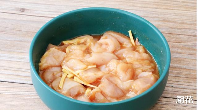 『金针菇』6月，此菜是\天然瘦身菜\，经常吃皮肤细腻人苗条