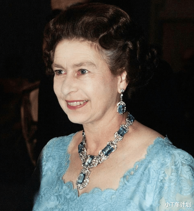 #英国#英国女王年轻时是绝色美人，直到看见亲妹妹，才知啥叫倾国倾城色