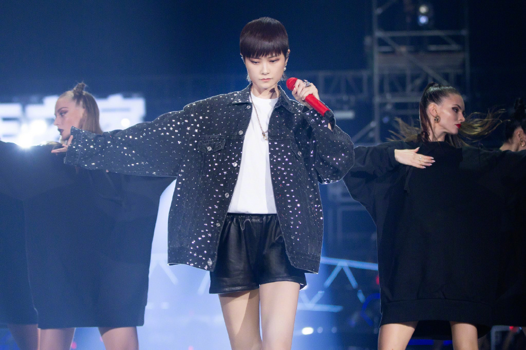 李宇春|李宇春救了《中国好声音》？15年后最能打的偶像，果然还是她！