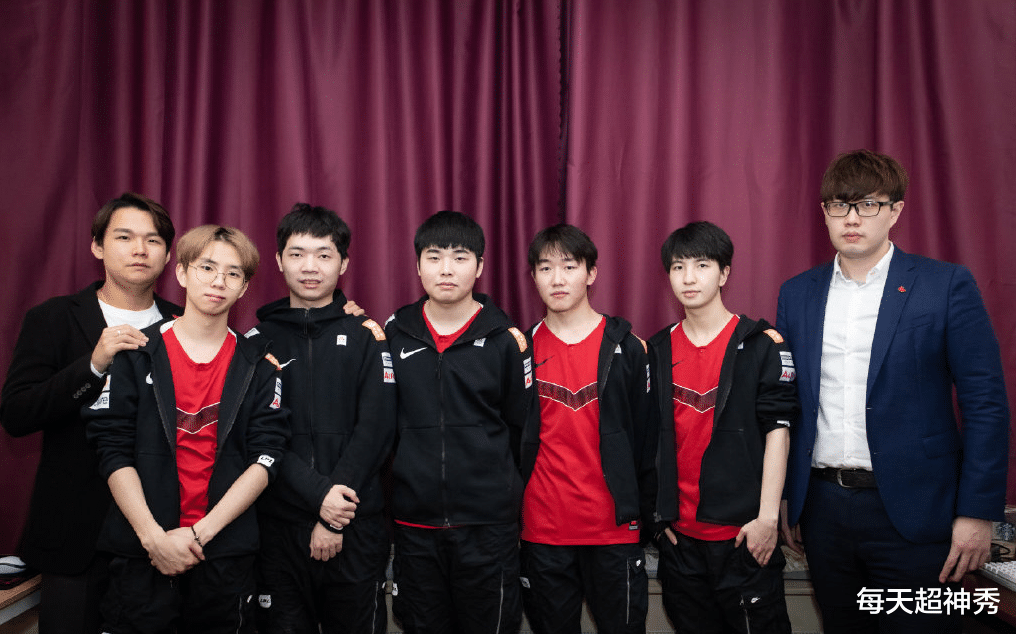 #estar战队#英雄联盟：ES止步八强，赛后现场返图曝光，PDD略显落寞