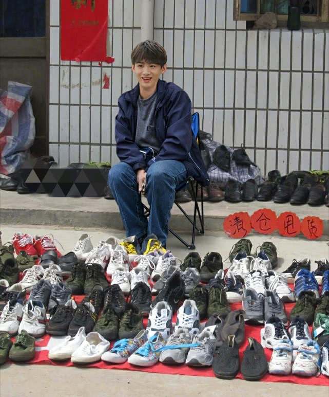 [摆摊]全员摆摊，白敬亭摆鞋，白宇摆芒果，极限挑战成员们也开始作妖！