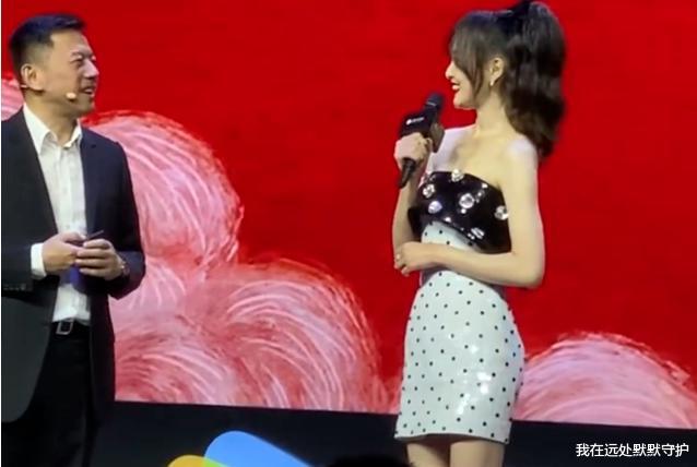 杨幂|唐嫣杨幂闹掰实锤？唐嫣产后首亮相被冷落，杨幂组团碾压