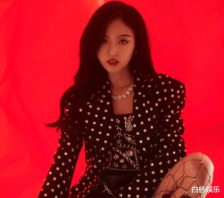 酷我|吴宣仪活动两套装扮风格，既能甜美又能酷帅，新歌舞台燃爆全场