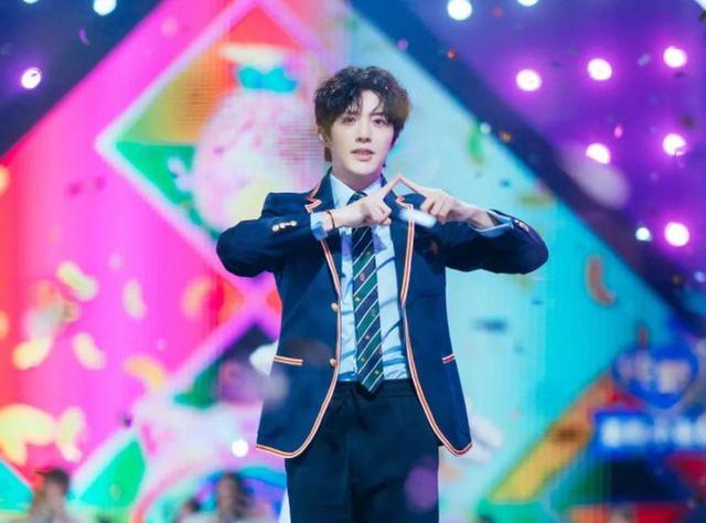 李云迪|与美女深夜回家、互动亲密，“钢琴王子”李云迪疑似新恋情曝光？