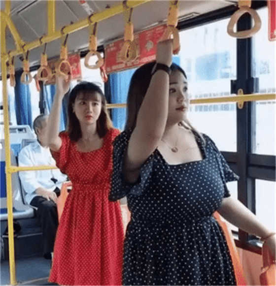 |“捡了一部手机，女主人好像是个富婆，接下来该怎么办？”哈哈哈