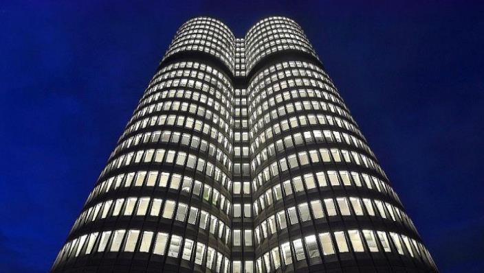 宝马|宝马总部大楼!从“发动机”变成“电池”,象征一个时代的终结?