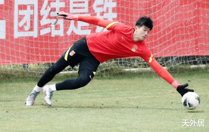 上海上港@继武磊之后，曝上港将再放走一位王牌国脚！名记暗示：无风不起浪