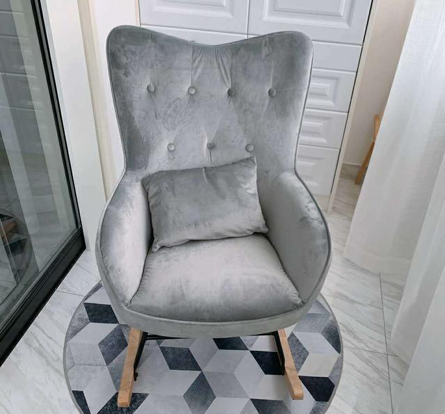 『』新房入住一个月后，越来越喜欢待在家，电视墙花不到200块太美了