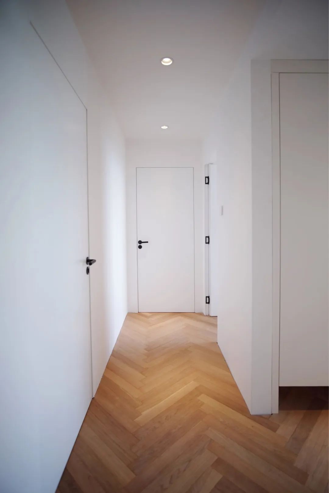 『』8种走廊吊顶造型设计，准备装修的进来，看完再装也不晚！