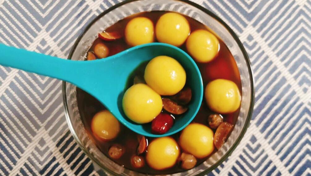 「阿胶」红糖和它天生一对，坚持一周吃2次，5元煮一大锅，气血双补素颜都美