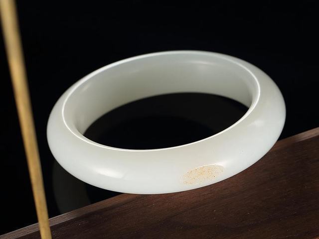 |?为什么和田玉手镯会绑上“红色丝线”?原来是这么回事