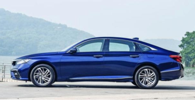 『本田雅阁』不光看雅阁！本田17万再添一台战将，造型比A6还帅，油耗4毛