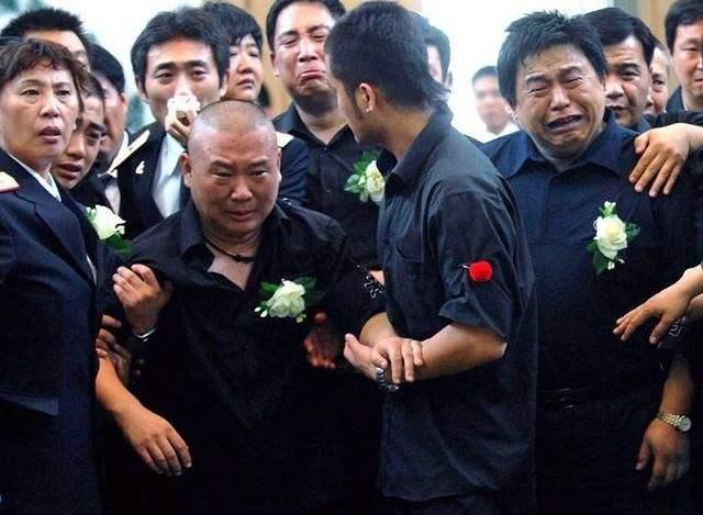 侯耀文|侯耀文病逝13年，被\侄儿\戴志诚撬走16年的娇妻，现状如何？