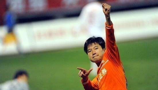 山东鲁能■山东鲁能热身赛，球队工作看台观战，能否回归引关注！