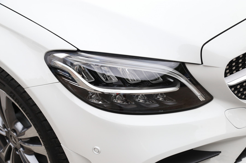 奥迪A4|奔驰也放下尊严!从30万降到24万,月销15700辆,迟早逼死奥迪A4