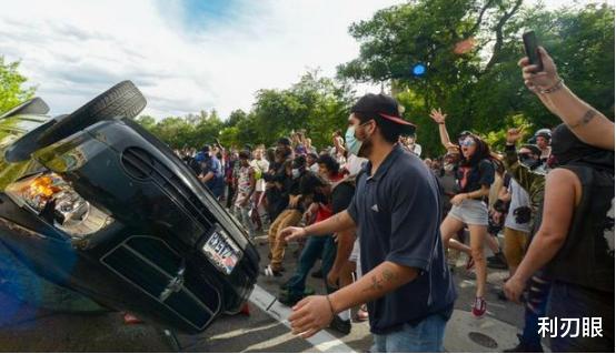 【美国】预言成真！美国迎来“毁天灭地”噩耗！特朗普惶恐不安