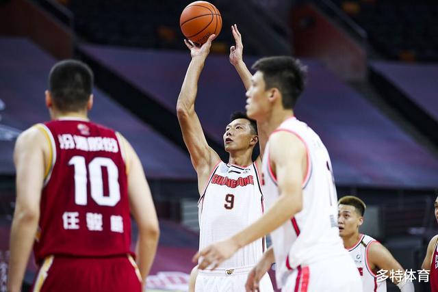 『广东男篮』23分大胜！广东宏远喜迎复赛开门红，但广东三隐患让杜锋大发雷霆